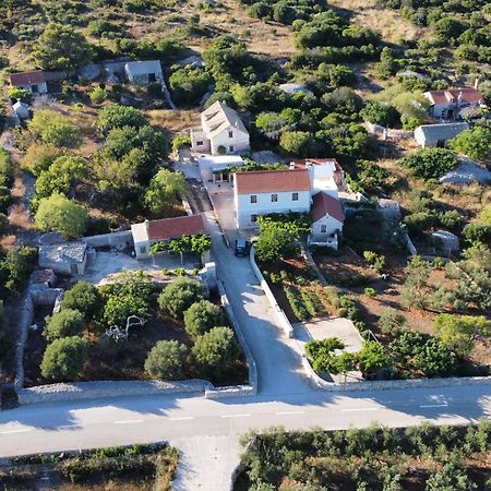 Betini Apartments - Authentic Island Escape Komiža Екстериор снимка