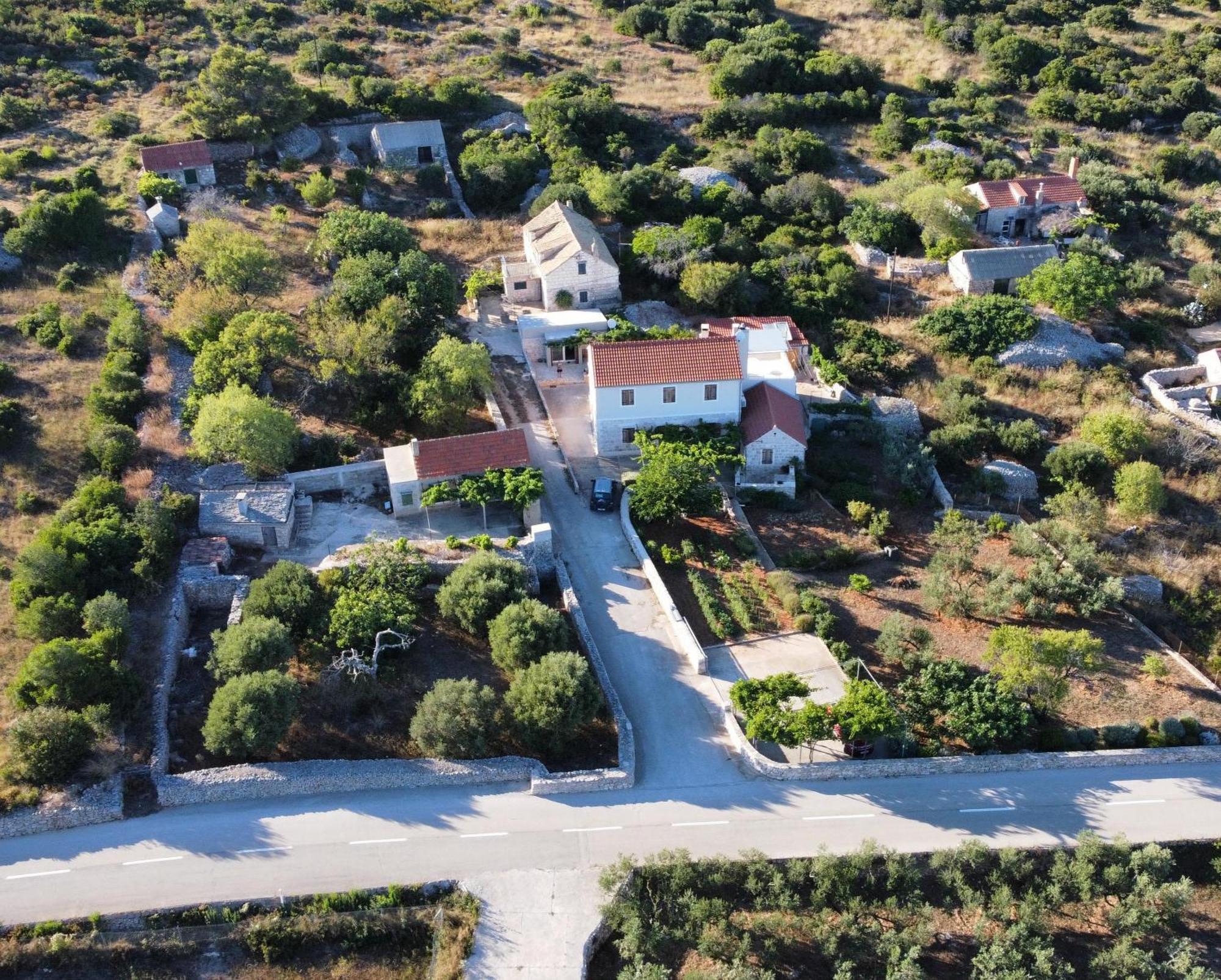 Betini Apartments - Authentic Island Escape Komiža Екстериор снимка