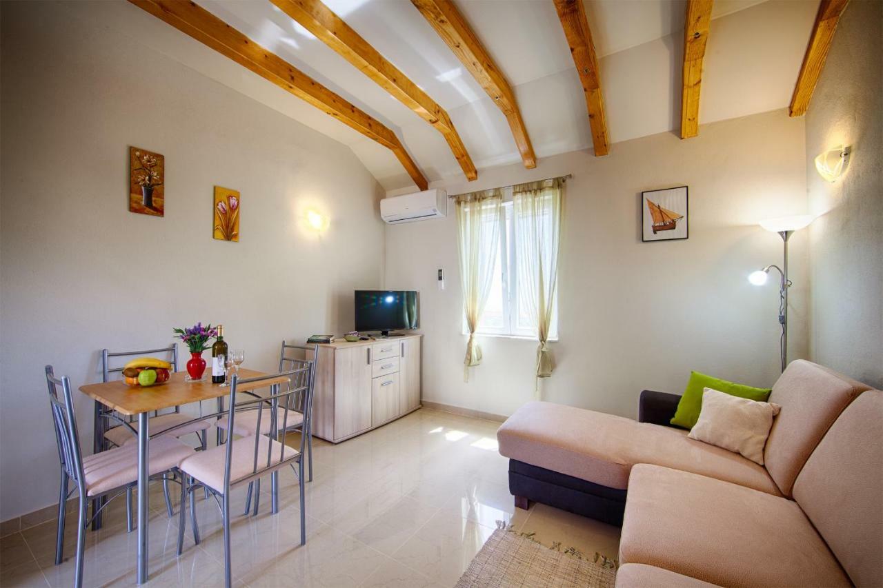 Betini Apartments - Authentic Island Escape Komiža Екстериор снимка