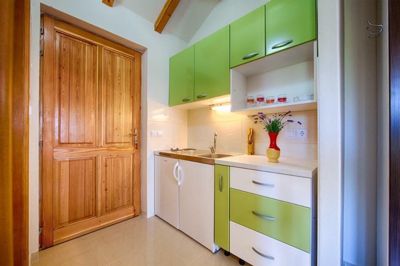 Betini Apartments - Authentic Island Escape Komiža Екстериор снимка