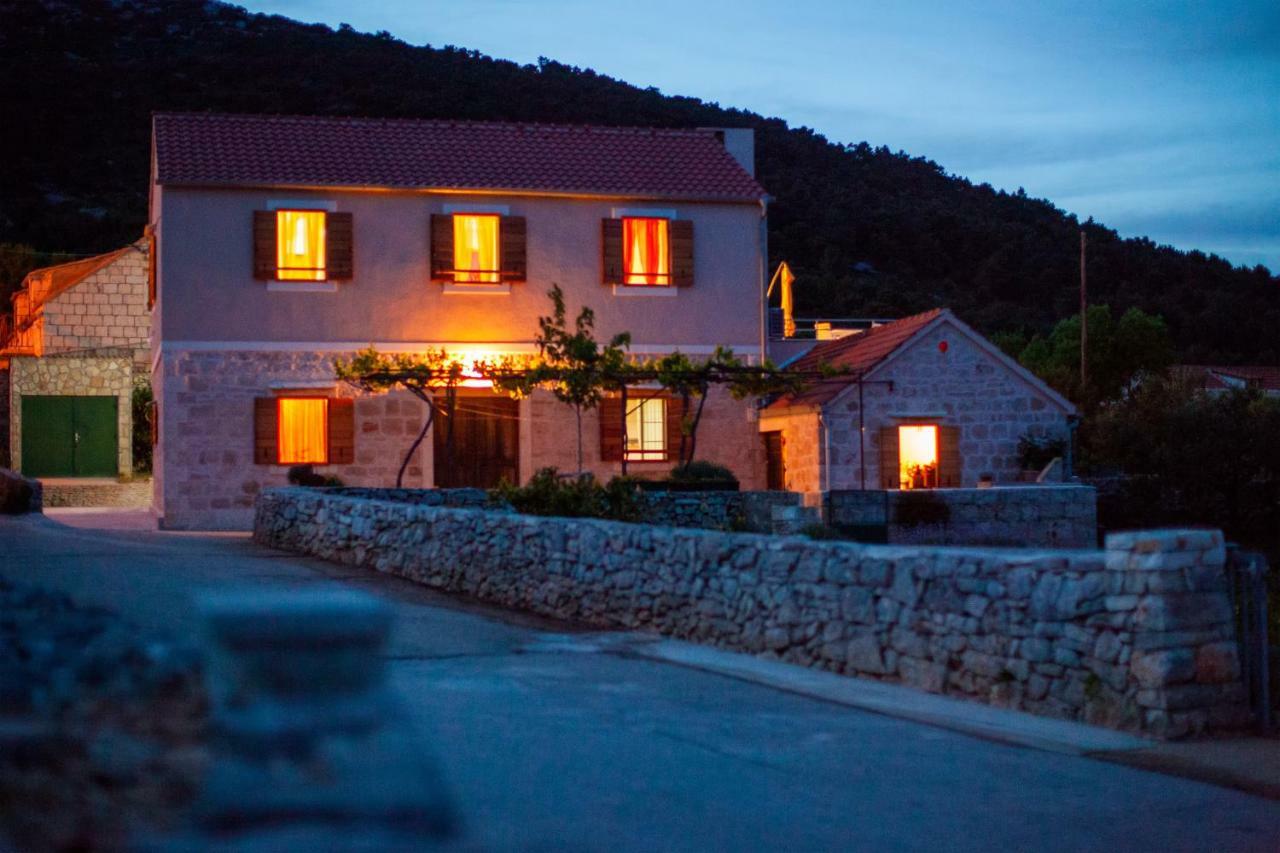 Betini Apartments - Authentic Island Escape Komiža Екстериор снимка