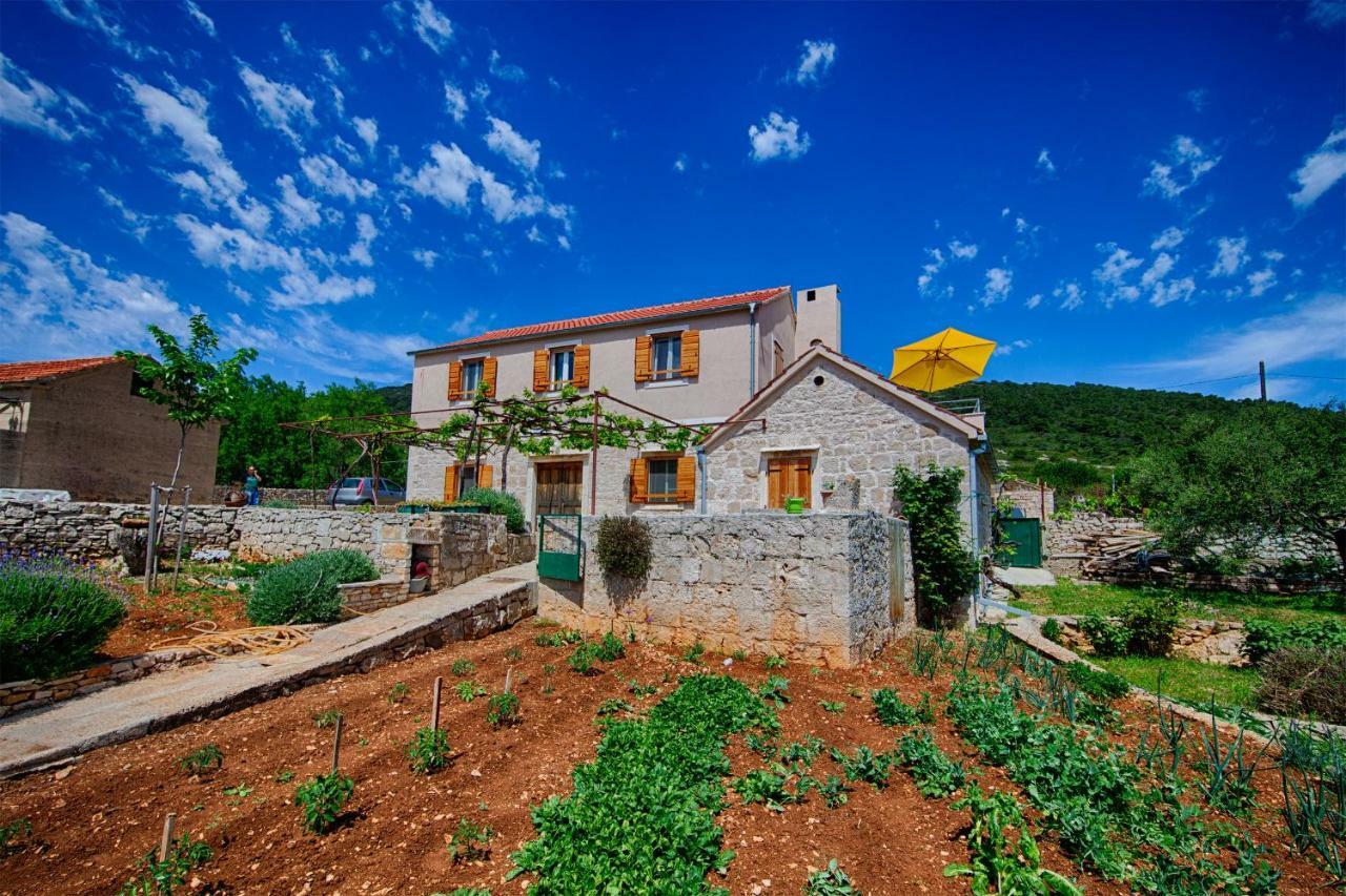 Betini Apartments - Authentic Island Escape Komiža Екстериор снимка