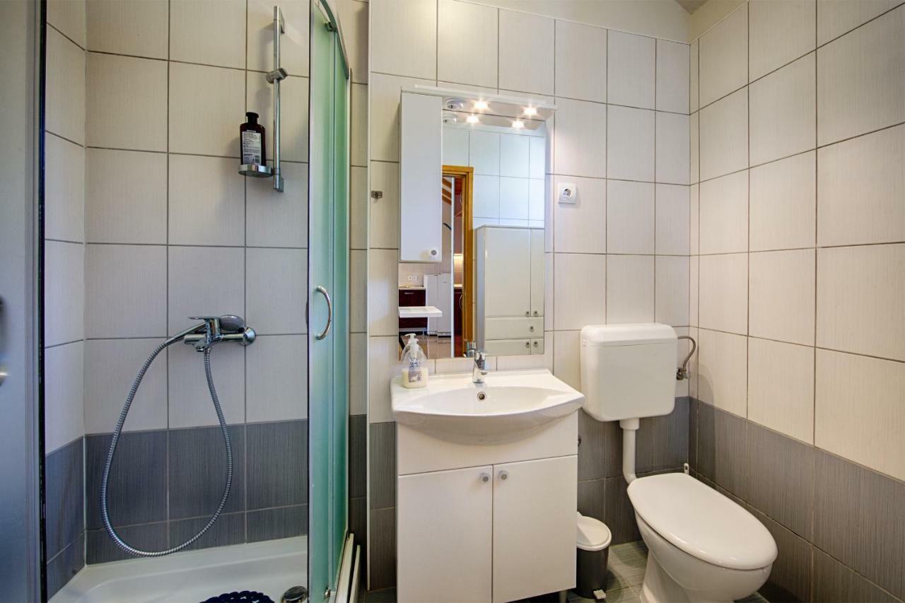 Betini Apartments - Authentic Island Escape Komiža Екстериор снимка