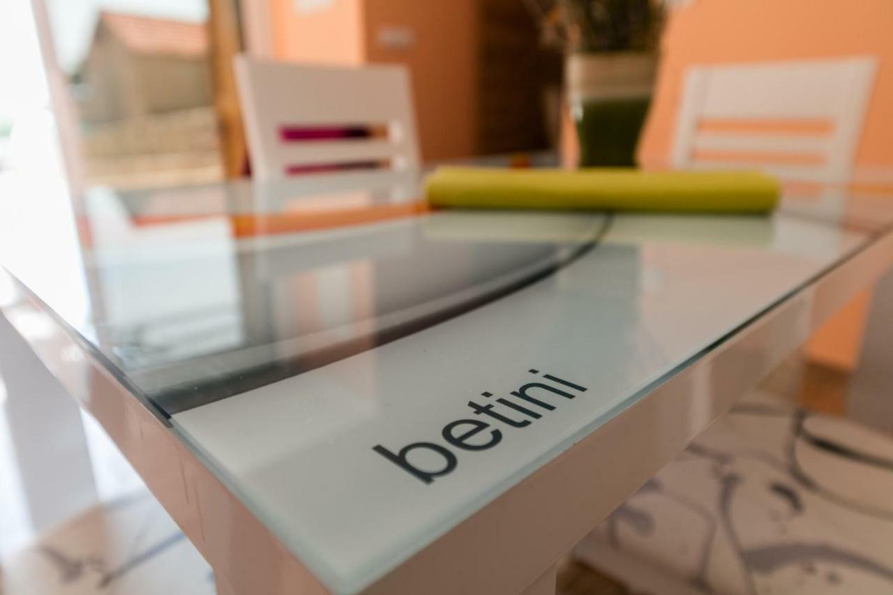 Betini Apartments - Authentic Island Escape Komiža Екстериор снимка