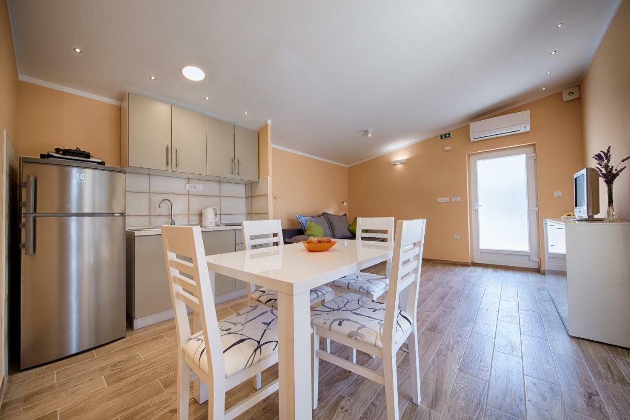 Betini Apartments - Authentic Island Escape Komiža Екстериор снимка