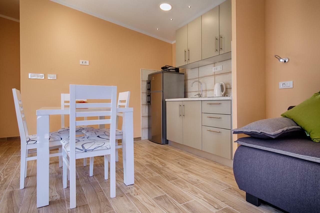 Betini Apartments - Authentic Island Escape Komiža Екстериор снимка