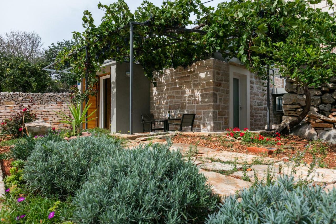 Betini Apartments - Authentic Island Escape Komiža Екстериор снимка