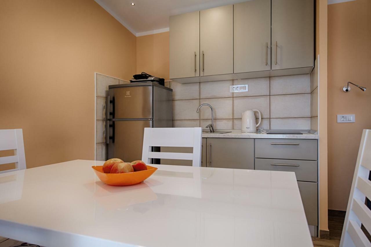 Betini Apartments - Authentic Island Escape Komiža Екстериор снимка