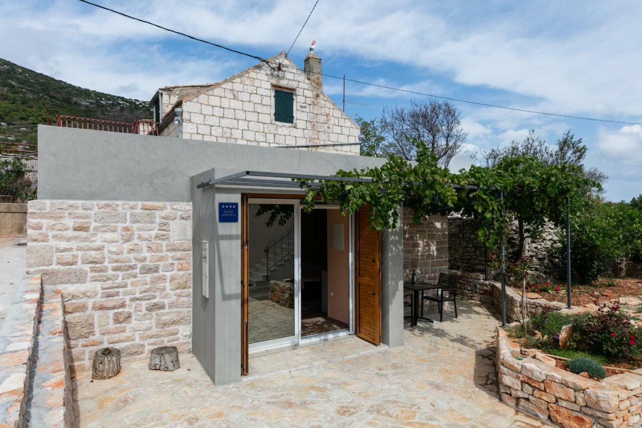 Betini Apartments - Authentic Island Escape Komiža Екстериор снимка