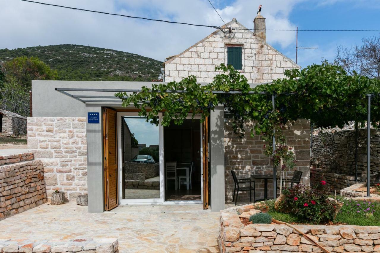 Betini Apartments - Authentic Island Escape Komiža Екстериор снимка