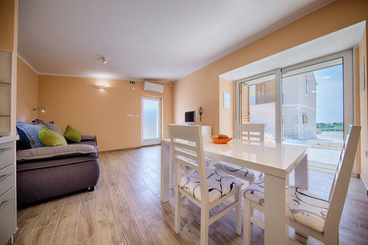 Betini Apartments - Authentic Island Escape Komiža Екстериор снимка
